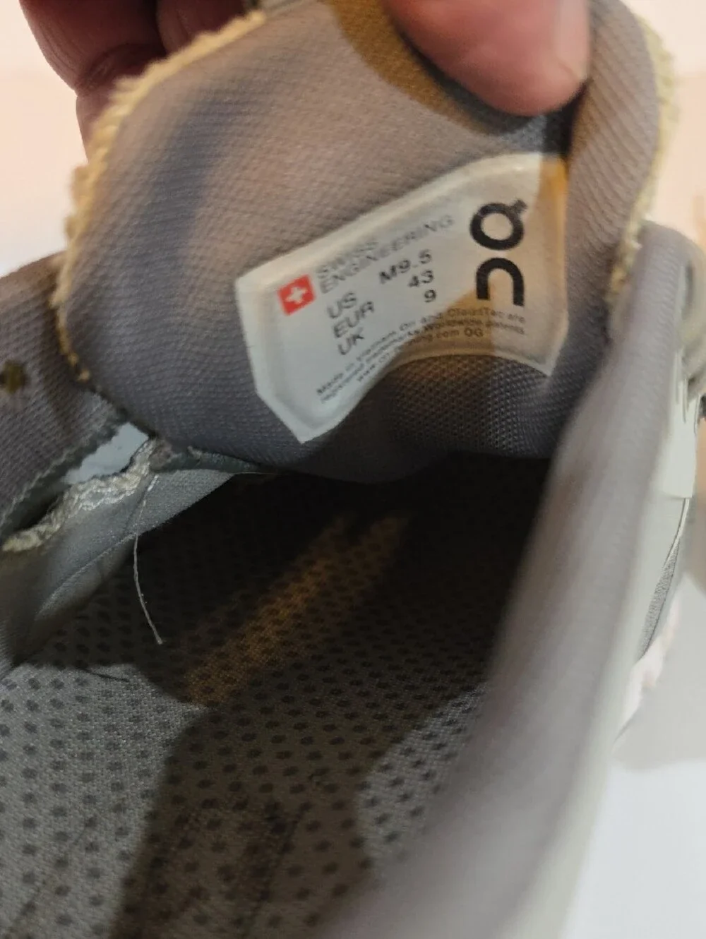 On Running Cloud 5 Terry Women's Grey and White Sneakers Size 9.5